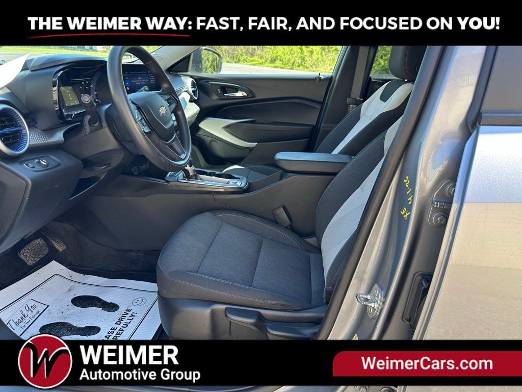 Pre-Owned 2024 Chevrolet Trax LS - photo - 9