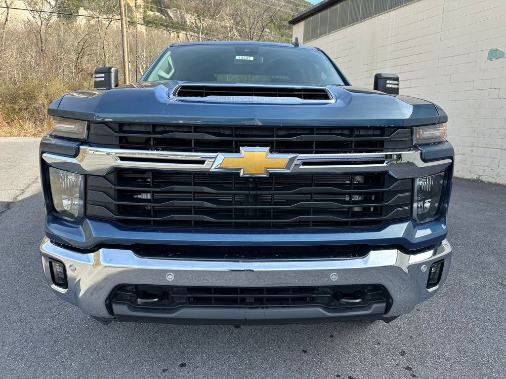 New 2025 Chevrolet Silverado 2500HD LT - photo - 1