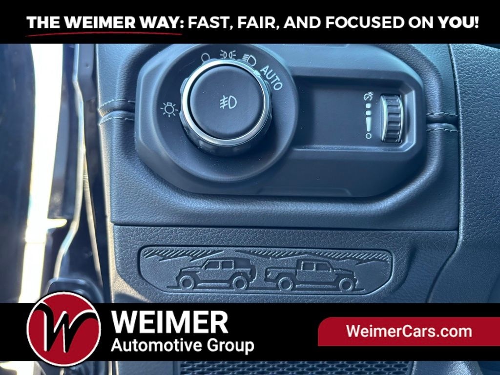 Pre-Owned 2024 Jeep Wrangler Sahara - photo - 11