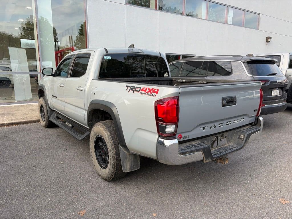 Pre-Owned 2018 Toyota Tacoma TRD Off-Road - photo - 5