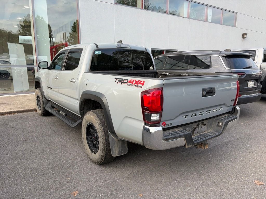 Pre-Owned 2018 Toyota Tacoma TRD Off-Road - photo - 5