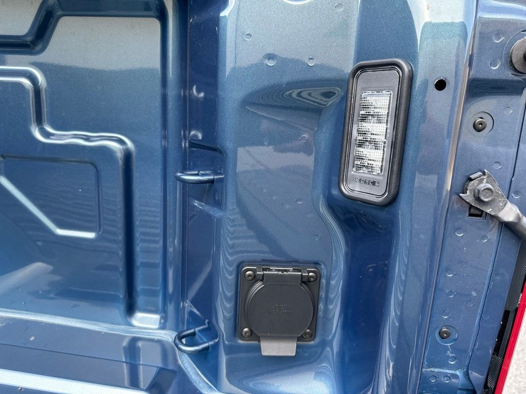 New 2025 Chevrolet Silverado 2500HD LT - photo - 24