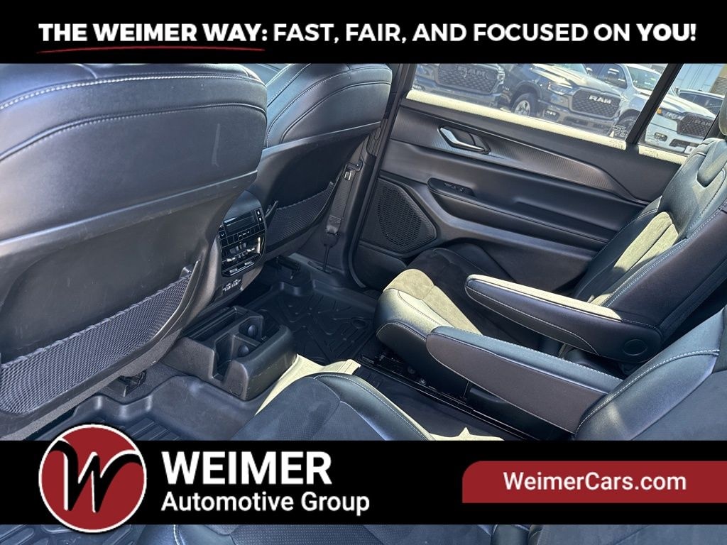 Pre-Owned 2023 Jeep Grand Cherokee L Altitude - photo - 8