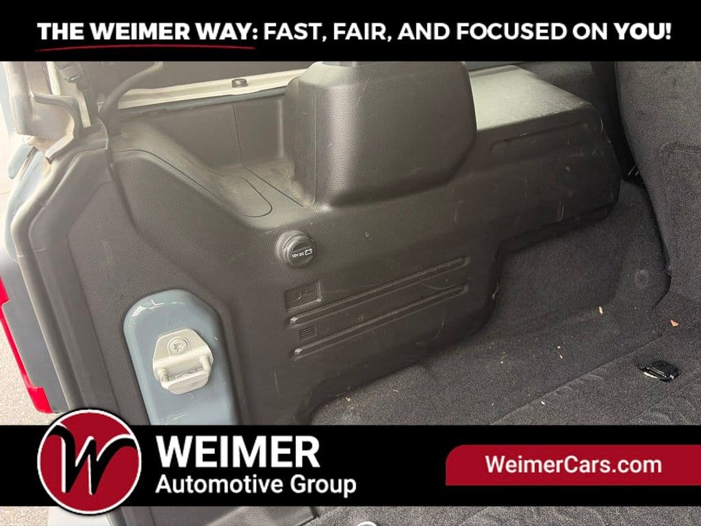 Pre-Owned 2024 Jeep Wrangler Sahara - photo - 9
