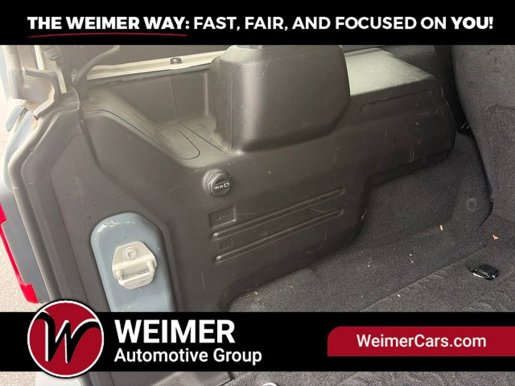 Pre-Owned 2024 Jeep Wrangler Sahara - photo - 9