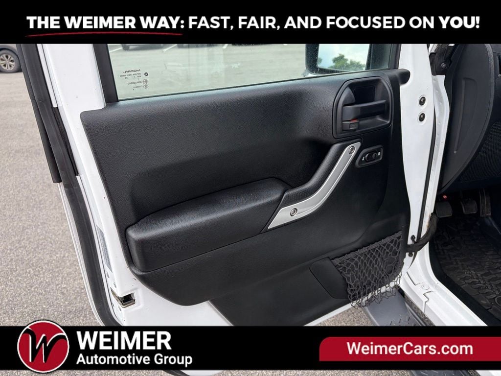Pre-Owned 2017 Jeep Wrangler Unlimited Sahara - photo - 22