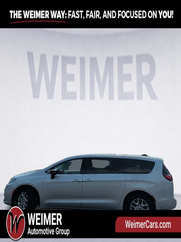 Pre-Owned 2024 Chrysler Pacifica Touring L - photo - 1