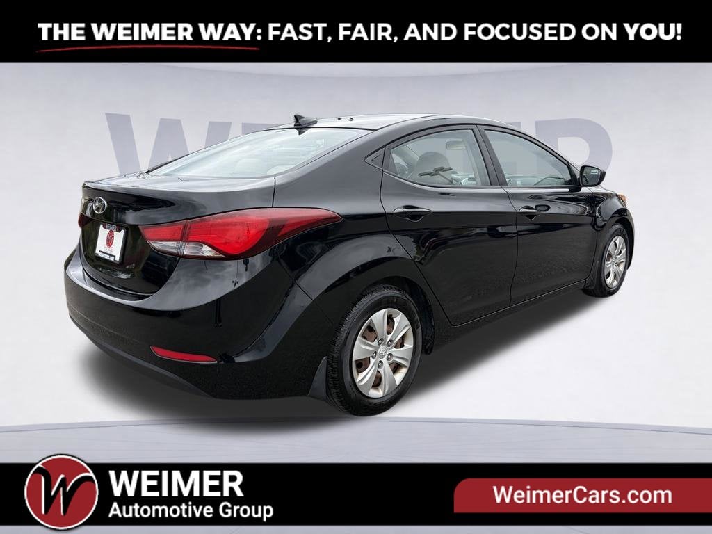 Pre-Owned 2016 Hyundai Elantra SE - photo - 4