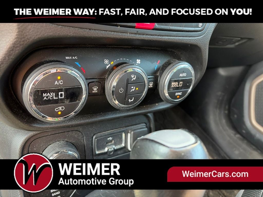 Pre-Owned 2015 Jeep Renegade Limited - photo - 16