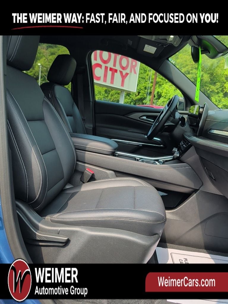 Pre-Owned 2025 Chevrolet Traverse LT - photo - 17