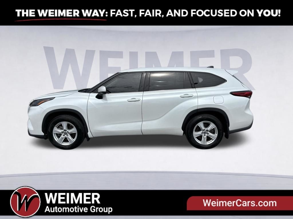 Pre-Owned 2022 Toyota Highlander LE - photo - 1
