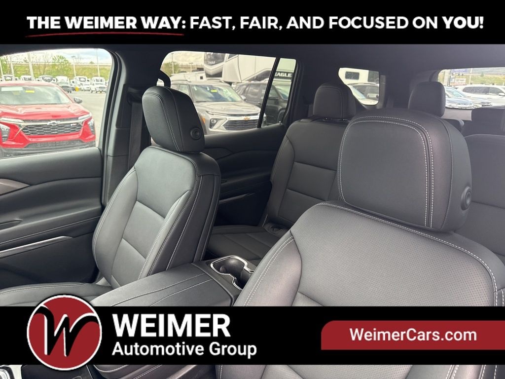 Pre-Owned 2025 Chevrolet Traverse LT - photo - 13