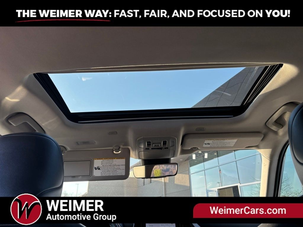 Pre-Owned 2023 Toyota Highlander Hybrid XLE - photo - 10