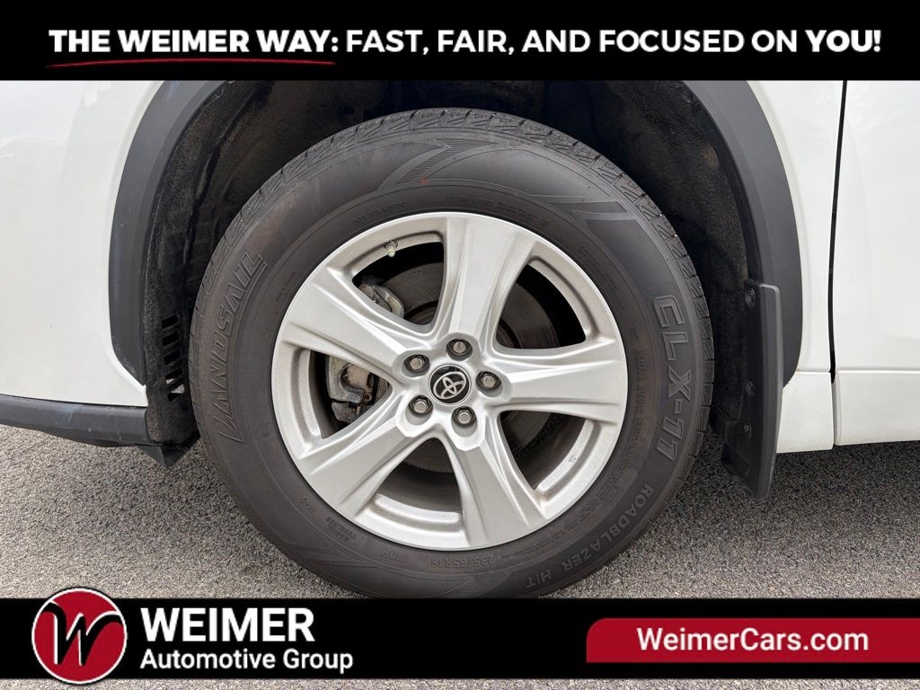 Pre-Owned 2022 Toyota Highlander LE - photo - 26