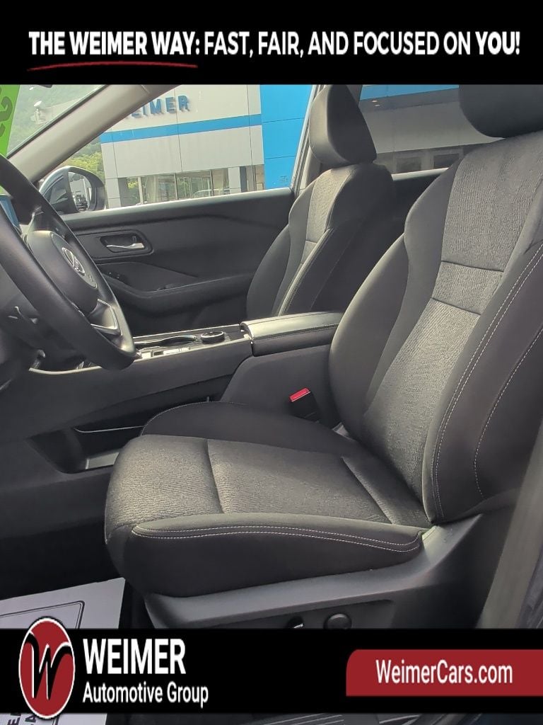 Pre-Owned 2024 Nissan Rogue SV - photo - 11