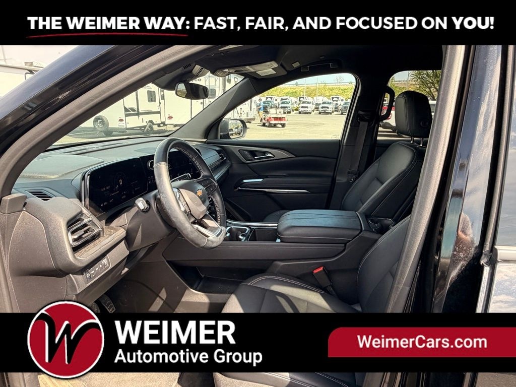 Pre-Owned 2025 Chevrolet Traverse LT - photo - 10