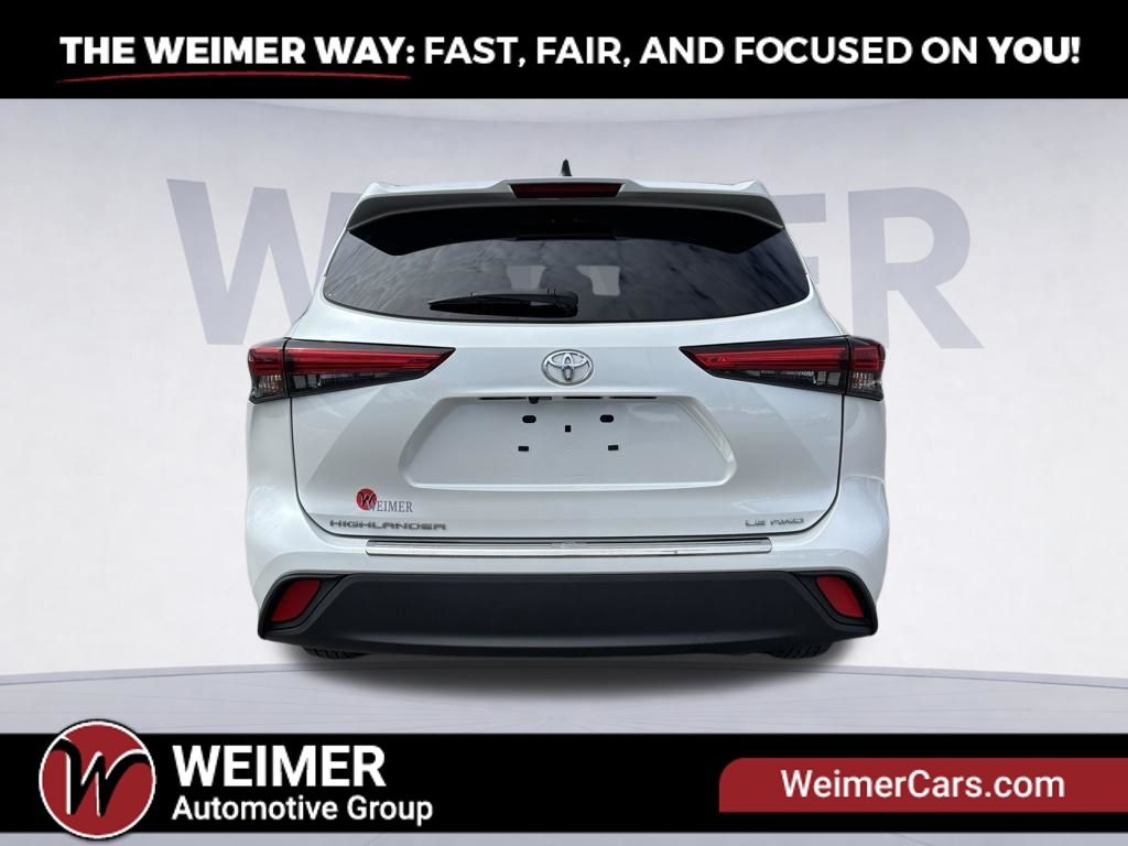 Pre-Owned 2022 Toyota Highlander LE - photo - 4
