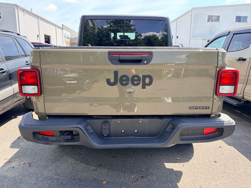 Pre-Owned 2020 Jeep Gladiator Sport - photo - 4