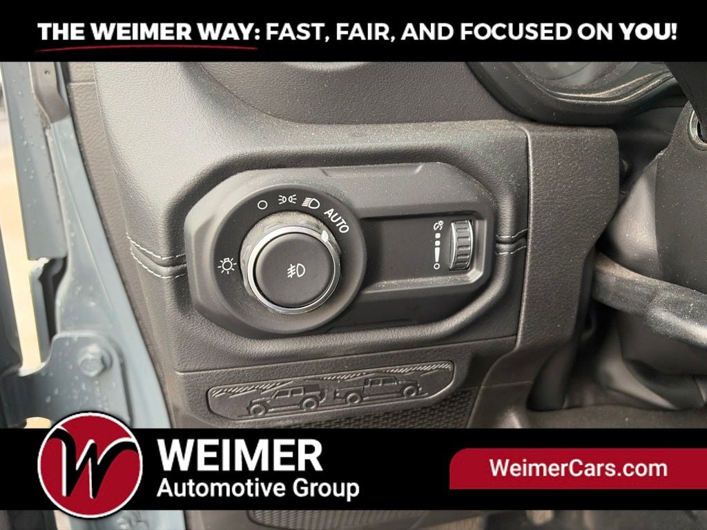Pre-Owned 2024 Jeep Wrangler Sahara - photo - 31