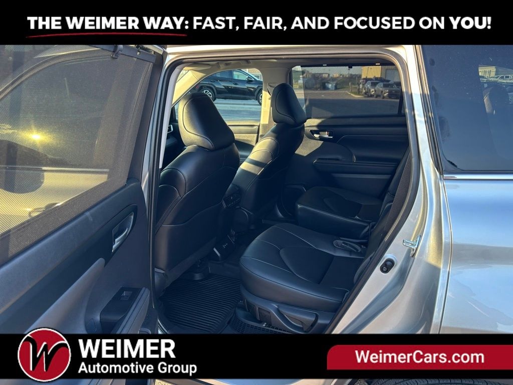 Pre-Owned 2023 Toyota Highlander Hybrid XLE - photo - 11