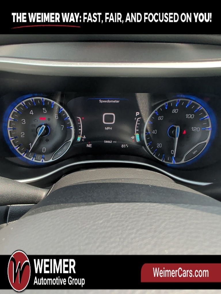 Pre-Owned 2024 Chrysler Pacifica Touring L - photo - 34