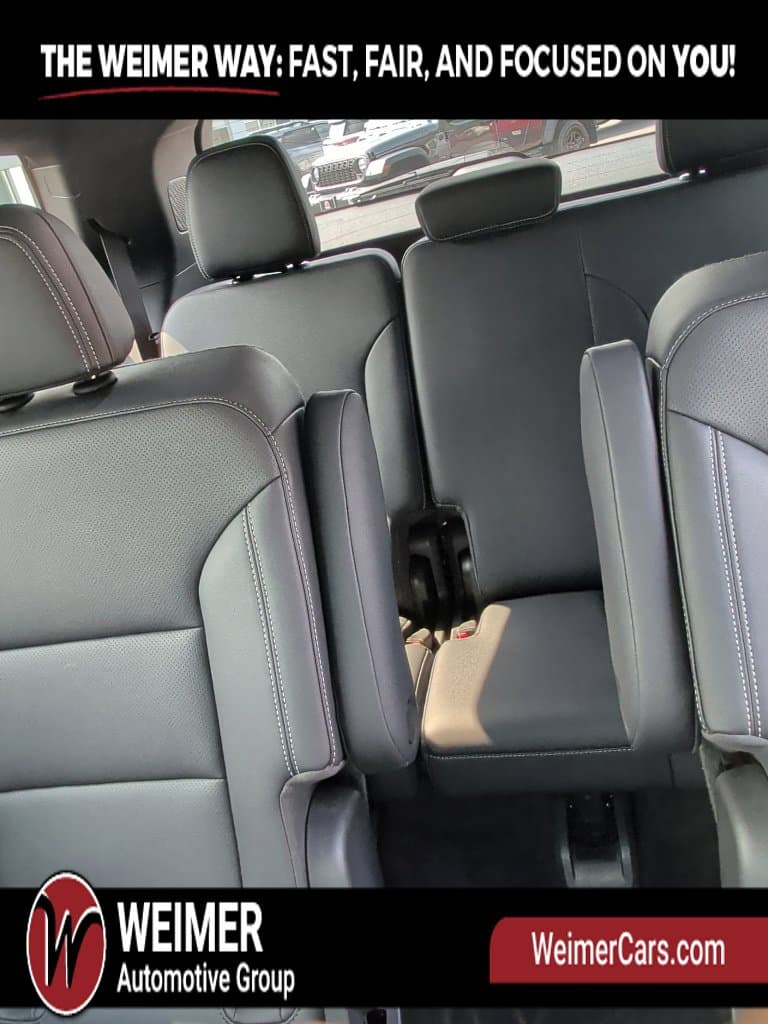 Pre-Owned 2025 Chevrolet Traverse LT - photo - 14