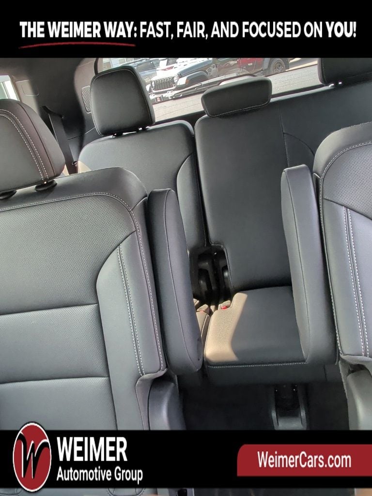 Pre-Owned 2025 Chevrolet Traverse LT - photo - 14