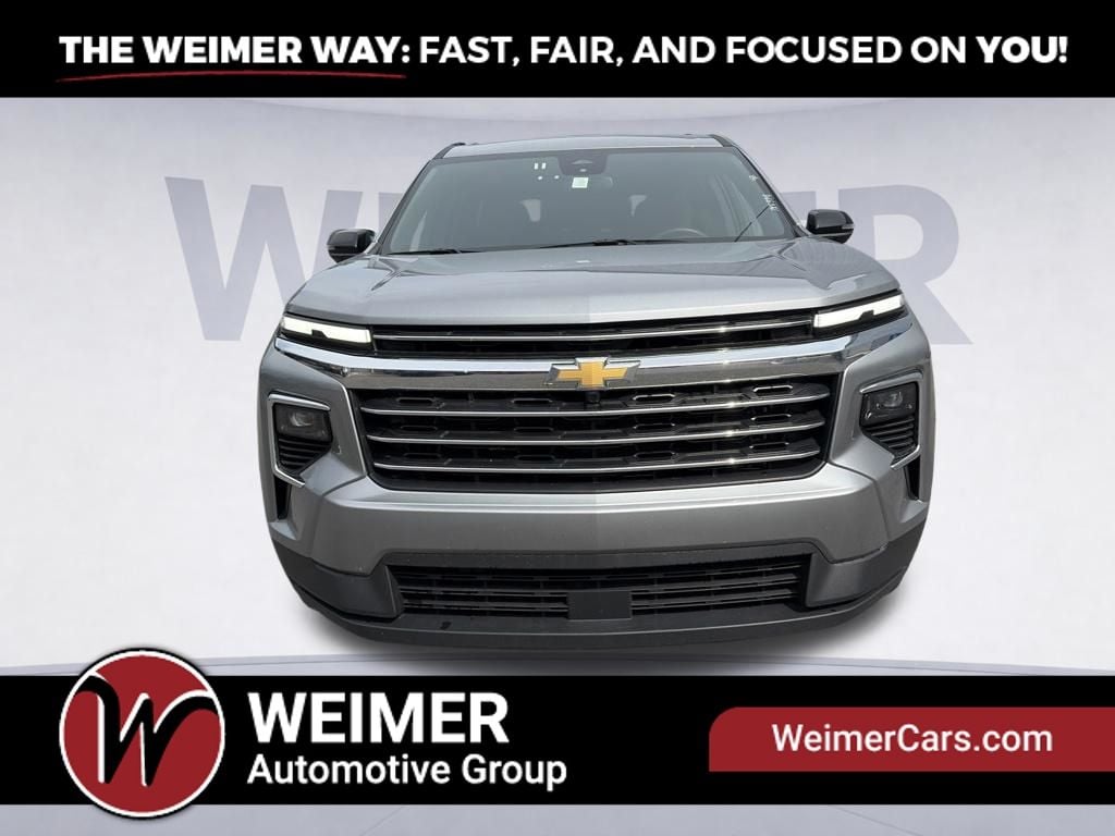 Pre-Owned 2025 Chevrolet Traverse LT - photo - 1