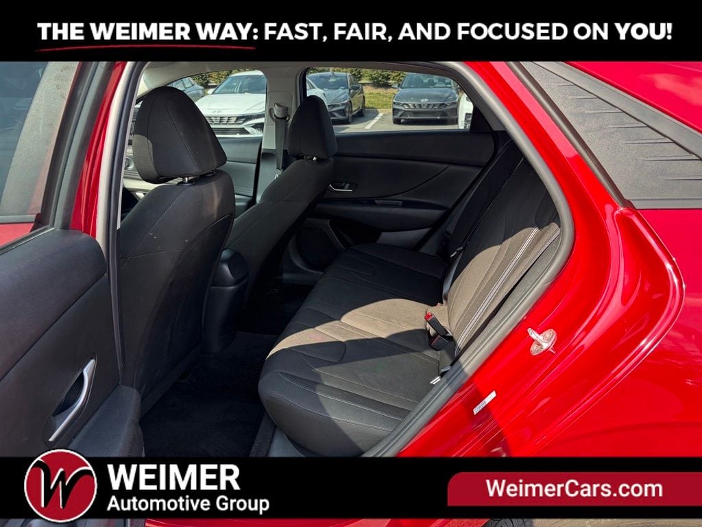 Pre-Owned 2023 Hyundai Elantra SEL - photo - 18