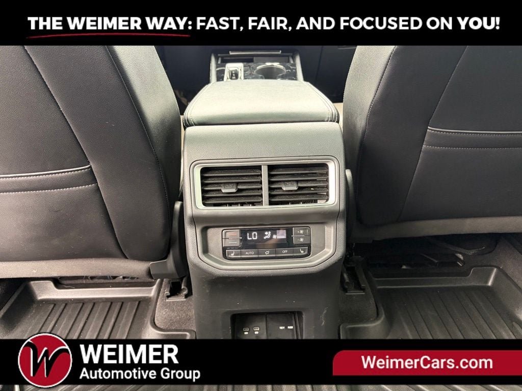 Pre-Owned 2024 Volkswagen Atlas 2.0T SEL - photo - 17