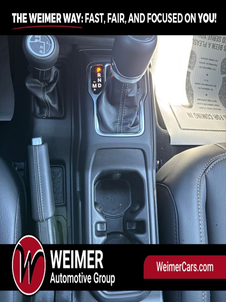 Pre-Owned 2024 Jeep Wrangler Sahara - photo - 19