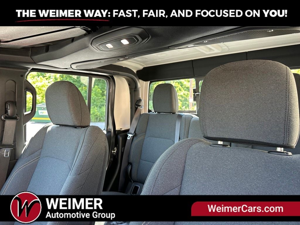 Pre-Owned 2024 Jeep Gladiator Sport - photo - 16