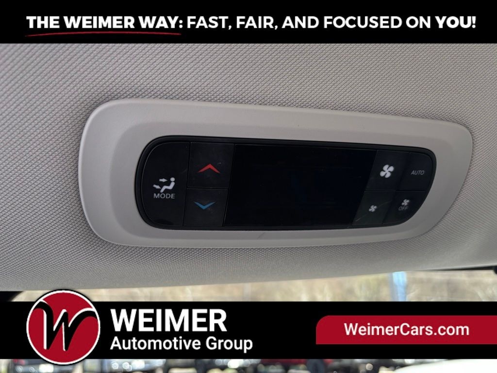 Pre-Owned 2024 Chrysler Pacifica Touring L - photo - 24