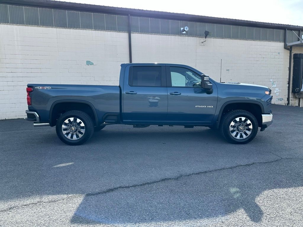 New 2025 Chevrolet Silverado 2500HD LT - photo - 4
