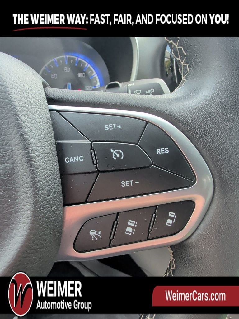 Pre-Owned 2024 Chrysler Pacifica Touring L - photo - 33