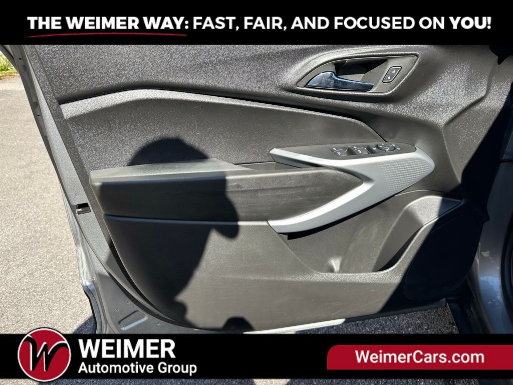 Pre-Owned 2024 Chevrolet Trax LS - photo - 7