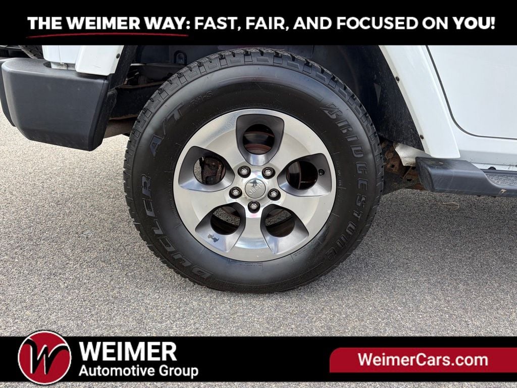 Pre-Owned 2017 Jeep Wrangler Unlimited Sahara - photo - 14