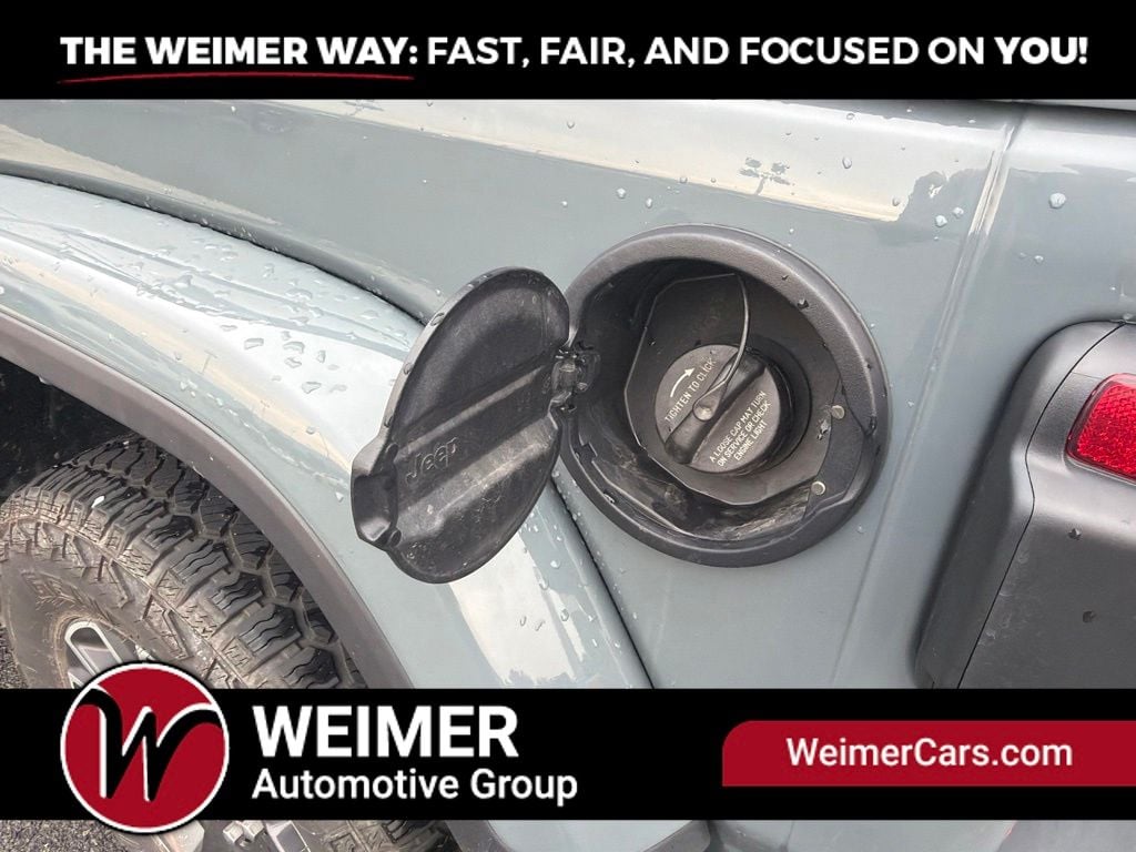 Pre-Owned 2024 Jeep Wrangler Sahara - photo - 6