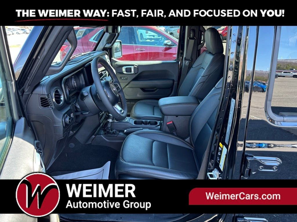 Pre-Owned 2024 Jeep Wrangler Sahara - photo - 26