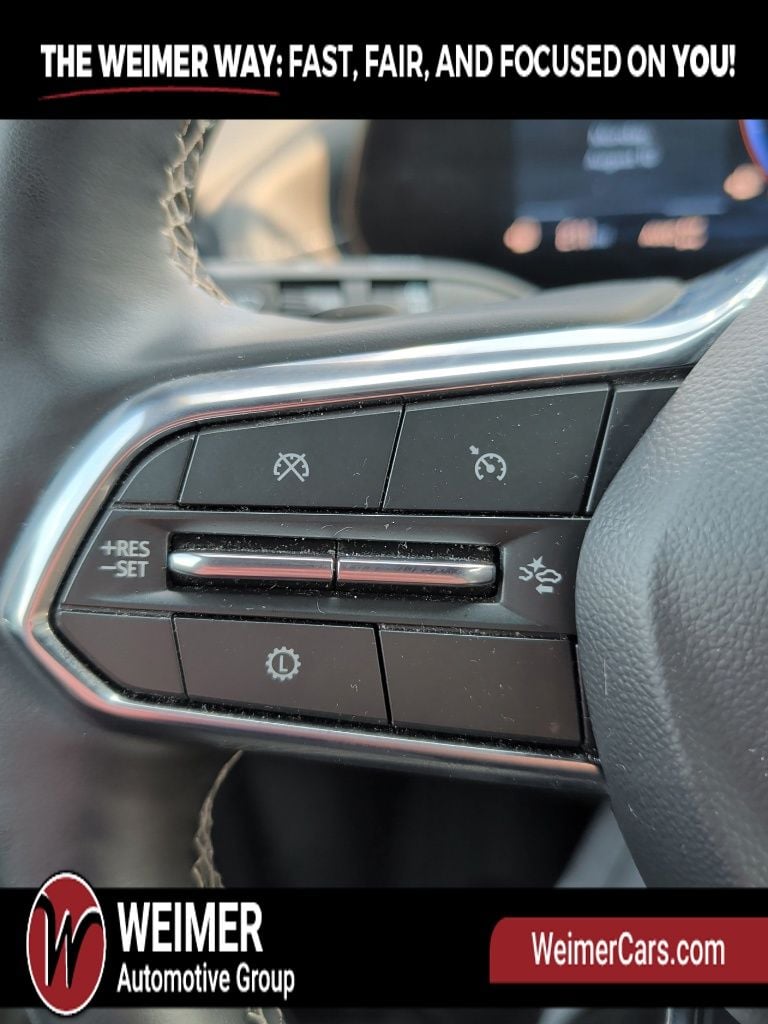 Pre-Owned 2025 Chevrolet Traverse LT - photo - 28