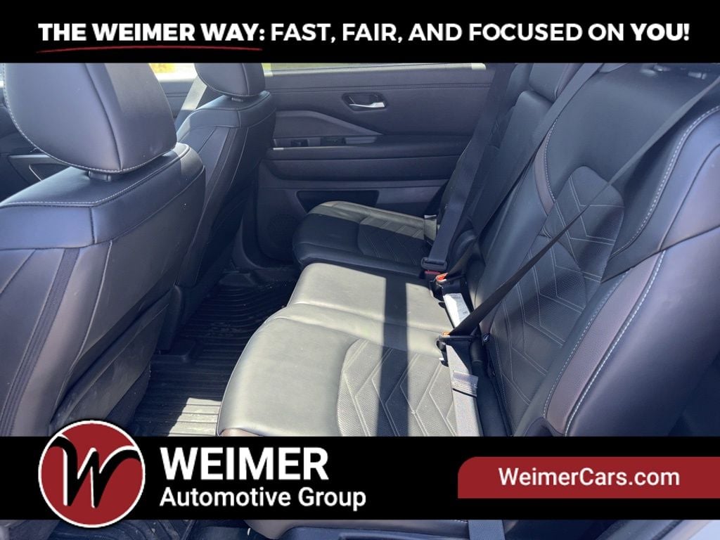 Pre-Owned 2025 Nissan Pathfinder Platinum - photo - 12