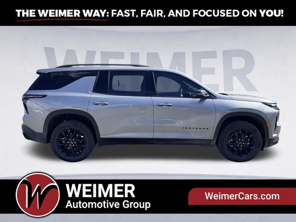 Pre-Owned 2026 Chevrolet Traverse LT - photo - 3