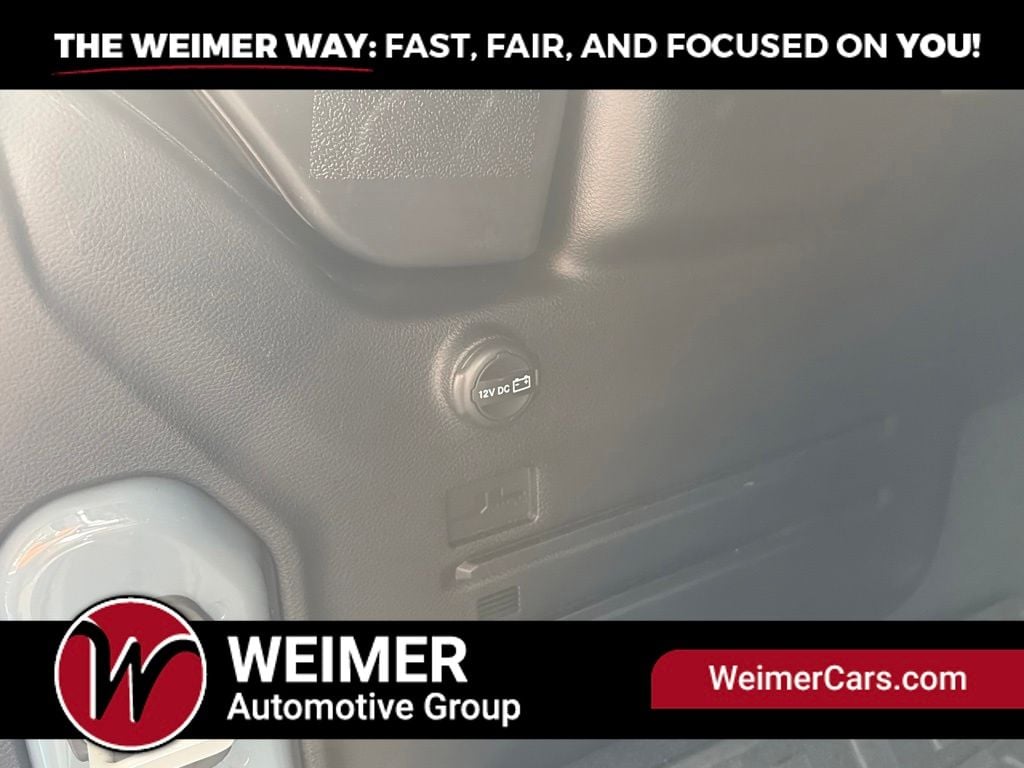 Pre-Owned 2024 Jeep Wrangler Sahara - photo - 22