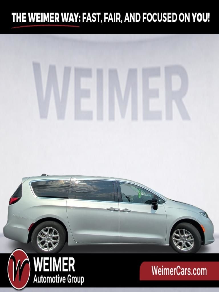 Pre-Owned 2024 Chrysler Pacifica Touring L - photo - 7