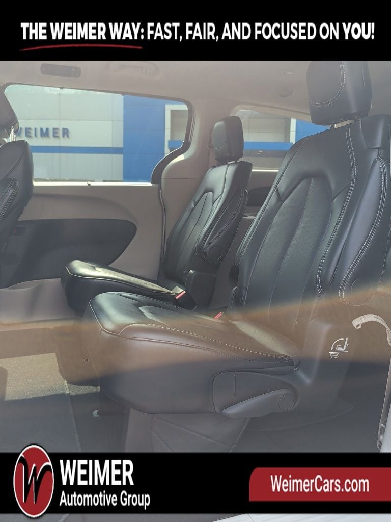 Pre-Owned 2024 Chrysler Pacifica Touring L - photo - 13