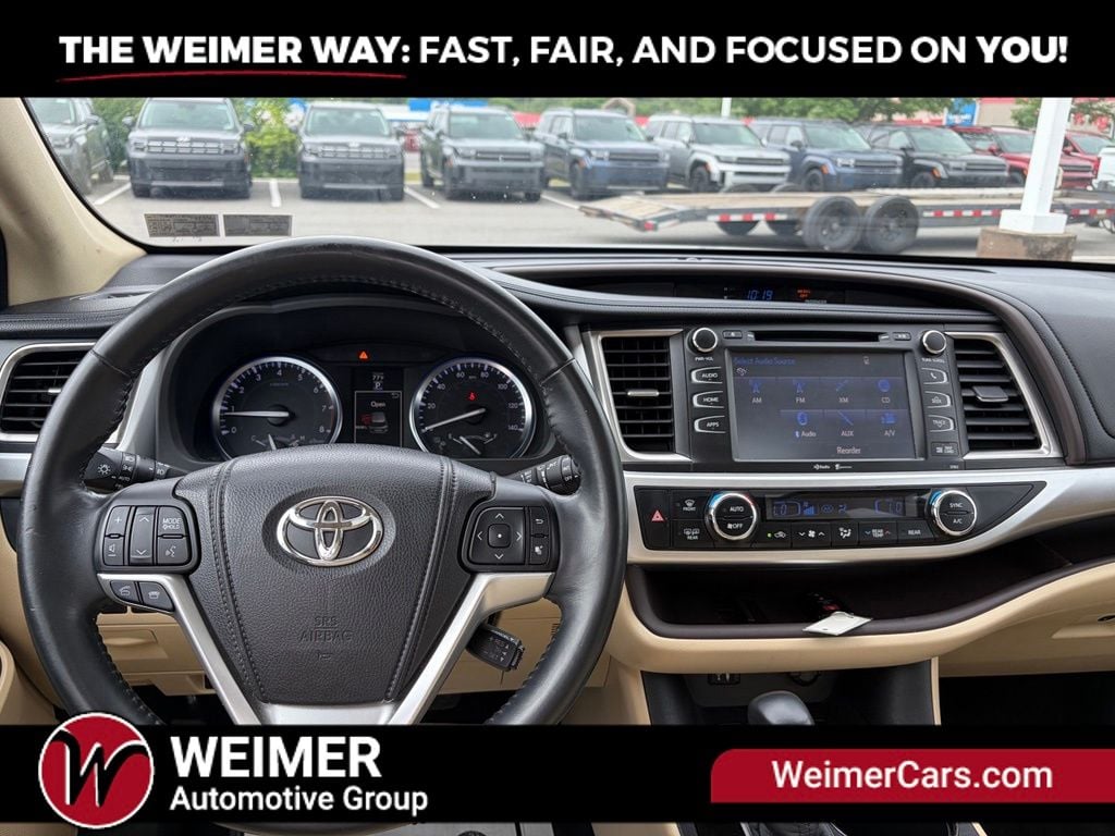 Pre-Owned 2015 Toyota Highlander XLE V6 - photo - 18