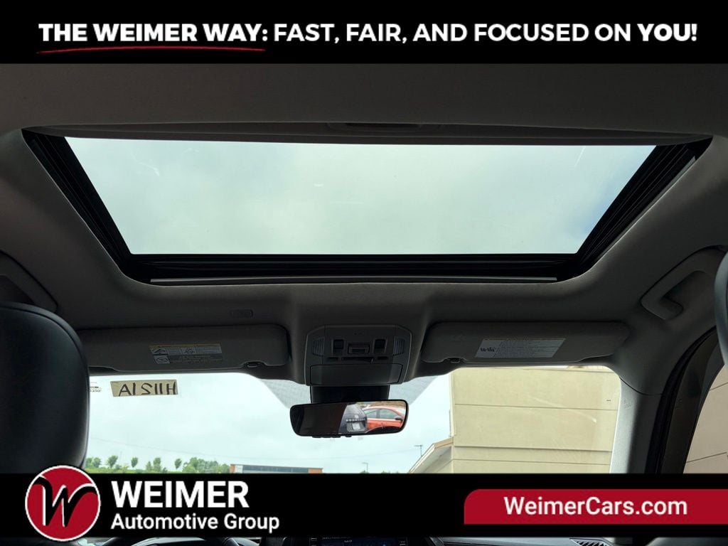 Pre-Owned 2021 Toyota Highlander XLE - photo - 18