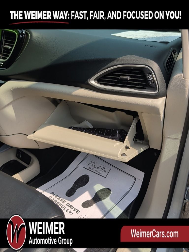 Pre-Owned 2024 Chrysler Pacifica Touring L - photo - 23