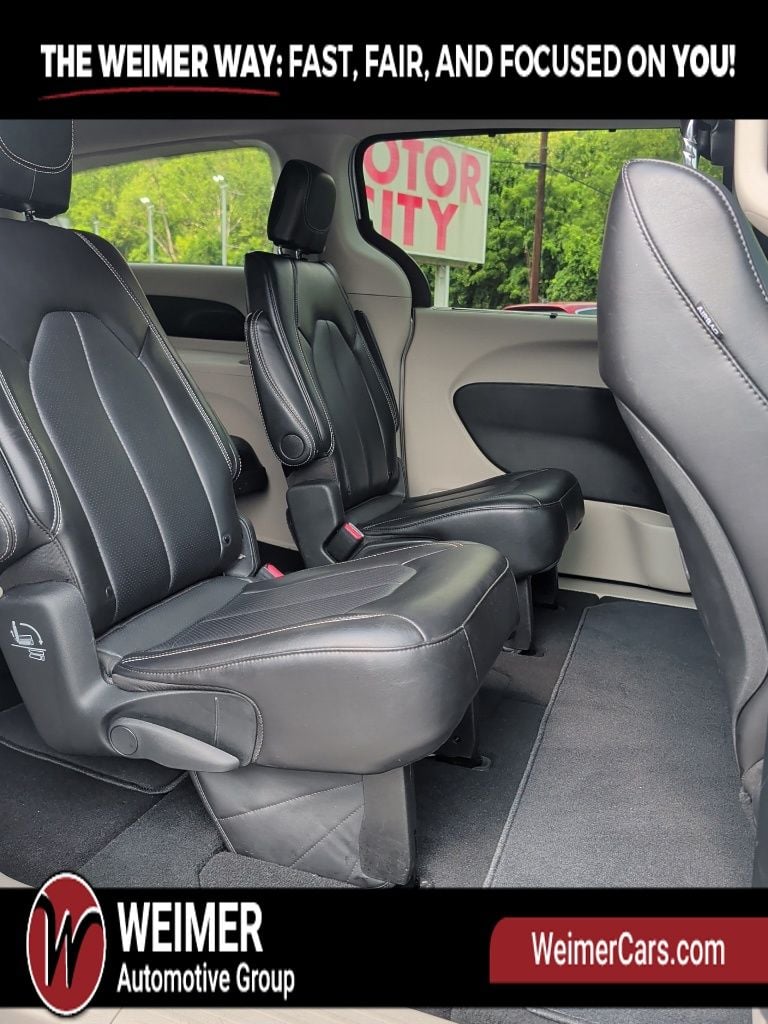 Pre-Owned 2024 Chrysler Pacifica Touring L - photo - 16