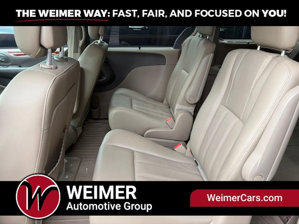 Pre-Owned 2016 Chrysler Town & Country Touring-L - photo - 3